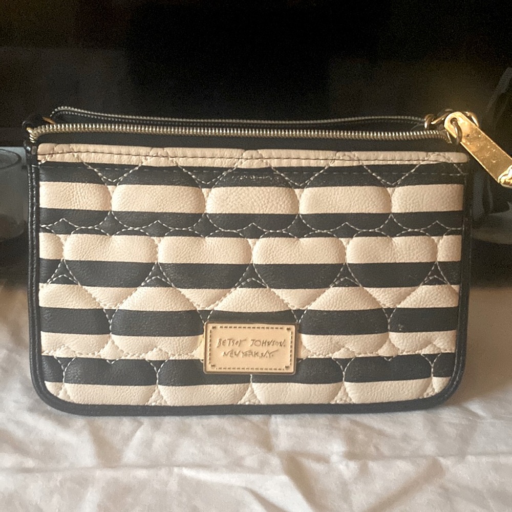 Betsy Johnson New York N.Y hand bag with long strap